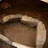 Click para ampliar. Pelayo 10 - Dolmen bajo la capilla de la Sta. Cruz